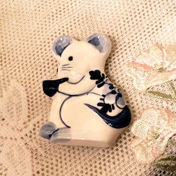 Vintage Danish Ceramic Glazed Blue White Hand-painted Mouse Solvang - Picture 6 of 8